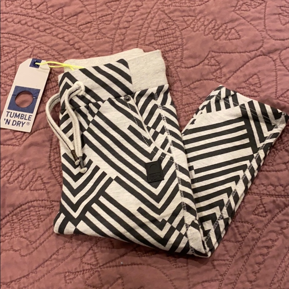 NWT- Tumble n dry geo joggers